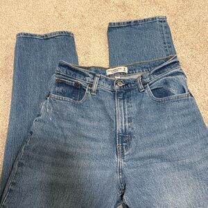 A&F 90’s straight ultra high rise curve love jean size 6 / 28